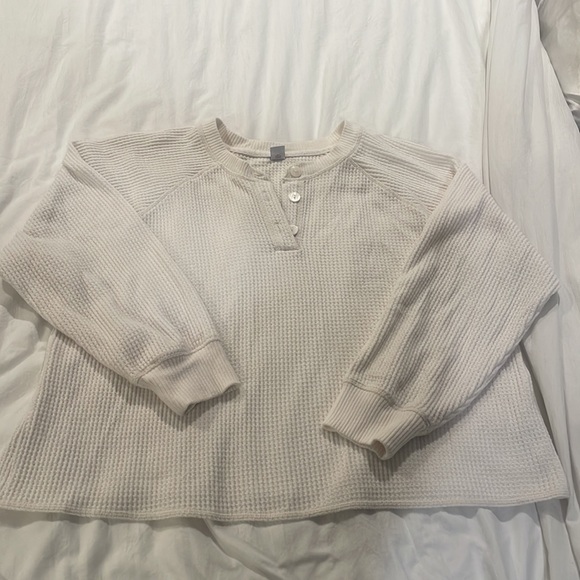 Two Pack Old Navy Thermals - Picture 5 of 7